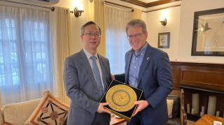 Ambassadors of China and US discuss ways to develop Nepal