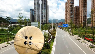 Small township in east China makes big success in button industry