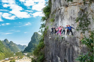 Rock climbing boom leads poor county in S China to prosperity