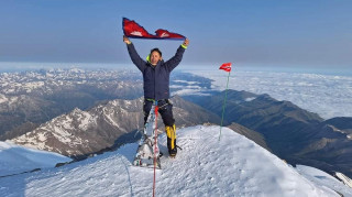 Pandey climbs Elbrus, Europe's highest mountain
