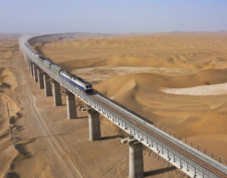 World's first desert rail loop injects vitality in southern Xinjiang's economic, social development