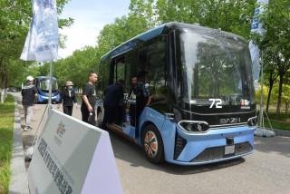 China speeds up development of internet of vehicles