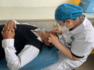Hospital train brings brightness to cataract patients in Xinjiang