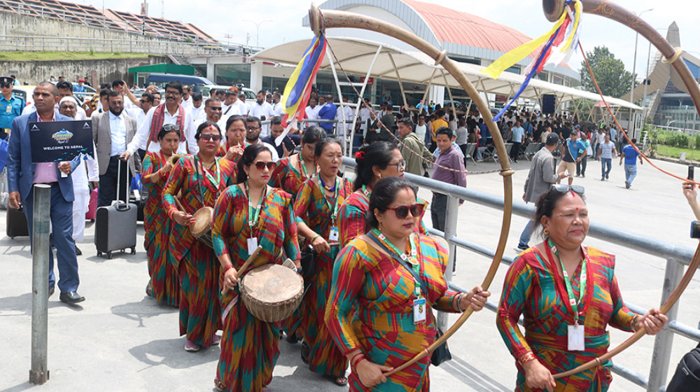Over 200 Bangladeshi tourists welcomed with Panche Baza