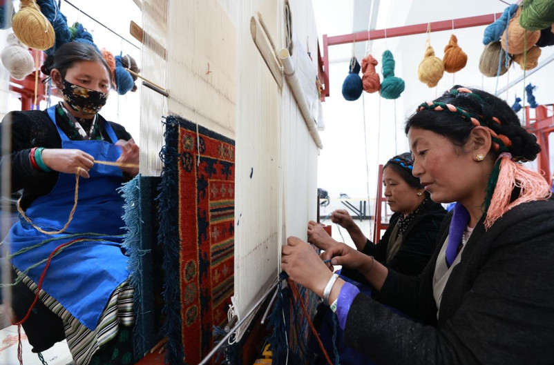 Innovation propels Tibetan carpet industry into new prospects