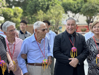 To pass down friendship between American, Chinese people from generation to generation