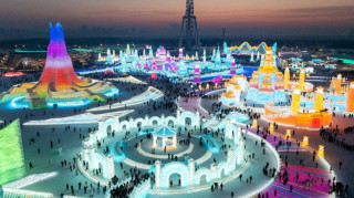 Booming winter tourism drives inheritance of ice, snow carving