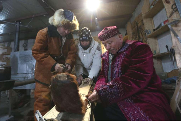 Striving to pass down ancient fur ski-making technique