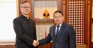 Chinese Ambassador Song Meets with Finance Minister Pun