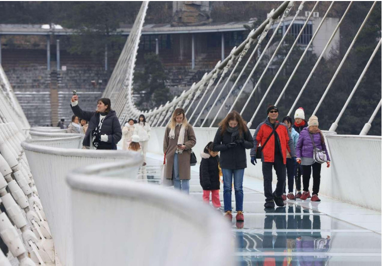 Optimized mobile payment services delight foreigners in China