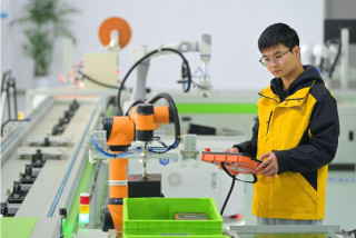 China's large-scale AI models boost industrial development