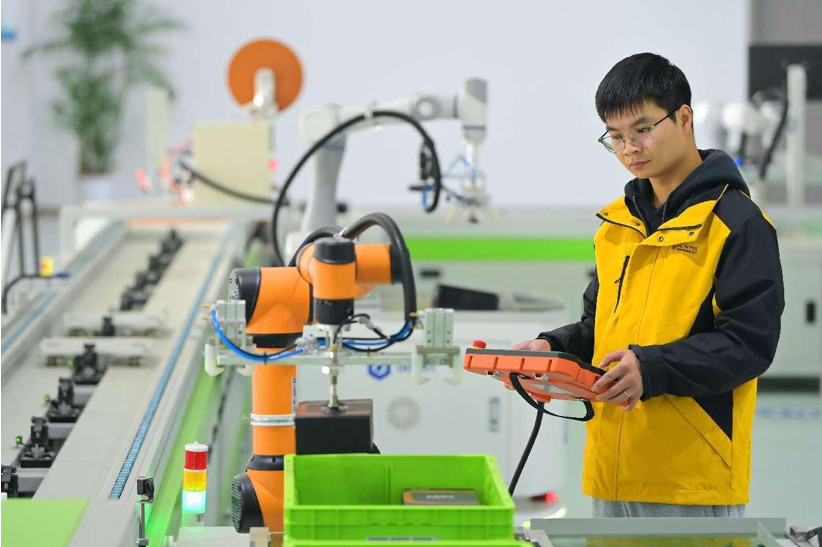 China's large-scale AI models boost industrial development