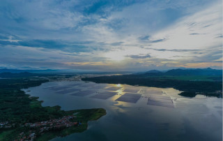 Chinese company builds floating solar plant in Indonesia, contributes to Indonesia's green development