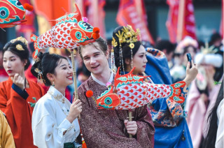Popularity of Chinese-style products overseas mirrors new momentum of China's foreign trade