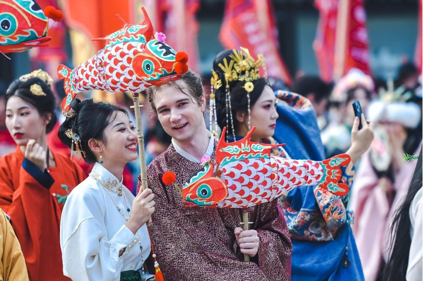 Popularity of Chinese-style products overseas mirrors new momentum of China's foreign trade
