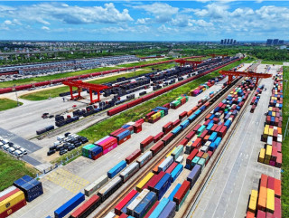 China upholds win-win cooperation, promotes economic globalization