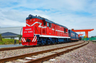 China-Europe freight trains make 100,000 trips
