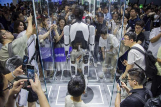China strives to facilitate global sharing of benefits from AI development