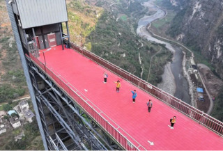 Sky school bus" ensures safer trip to school for students in mountainous village