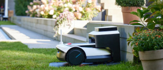 Chinese robotic lawn mowers gain ground overseas