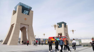 Horgos in Xinjiang brings border crossing into daily life