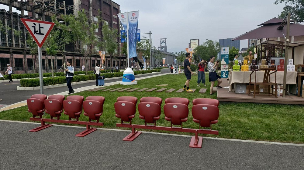 Seats for V-day celebration finds new homes across Beijing