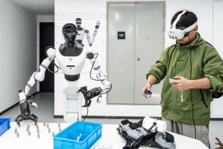 This 'school' trains humanoid robots before they enter workforce