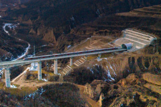 How construction of Xi'an-Yan'an High-Speed Railway ensures reliable network coverage