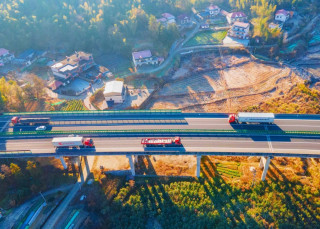 China builds world's largest express delivery network, fueling dynamic economy