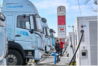 China keeps upgrading world's largest EV charging network